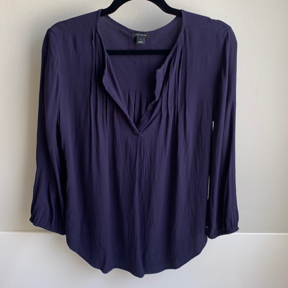 Ann Taylor v neck top size small